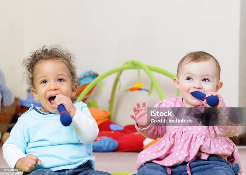 En micro-crèche, chaque enfant est accueilli avec attention et douceur dans un cadre serein, à taille humaine à Marseille, Aubagne, Rennes et Caen