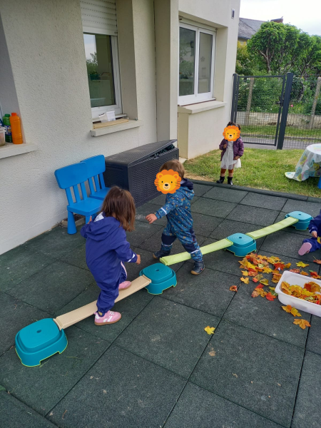 parcours moteur extérieur en crèche à la mézière