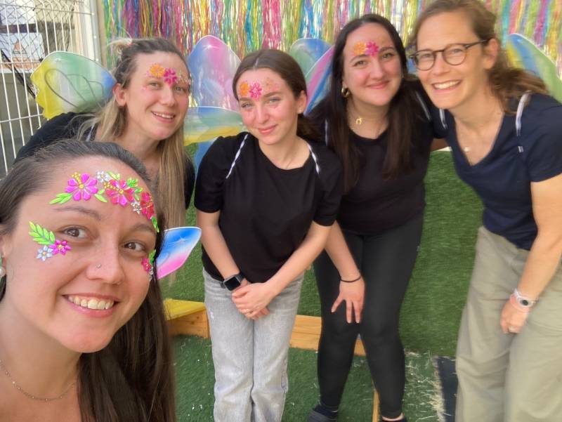 Equipe, directrice et gestionnaire de la micro-crèche à marseille la valentine (Morgane, Marina, Nina, Nadia, Marie)