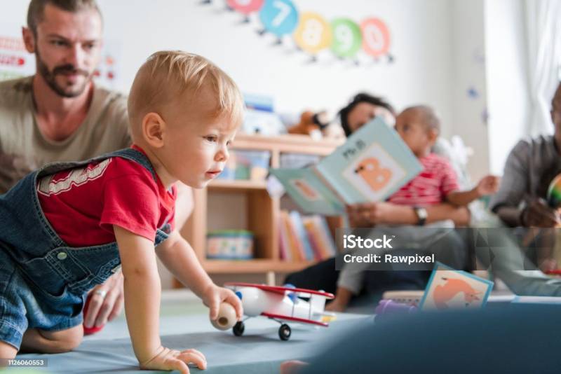 Différence entre crèche et micro crèche à marseille et rennes